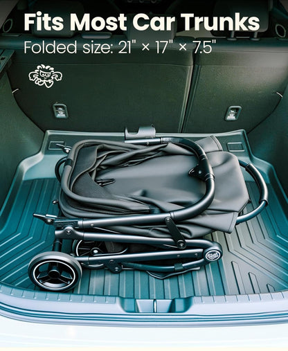 Foldable stroller in a car trunk with text indicating size and compatibility.